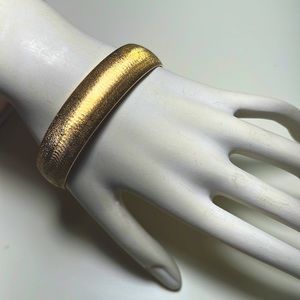 🌈3/$20 Monet gold tone bangle bracelet
